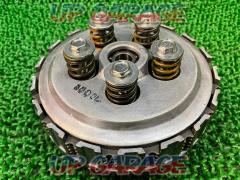 Removed from CBR250R (MC41) year unknown
Genuine
clutch housing set