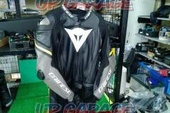 DAINESE
Separate racing suit (size: 48)