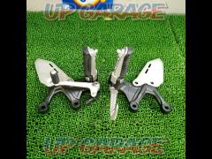 KAWASAKI
Z 900 RS
Genuine step left and right set
