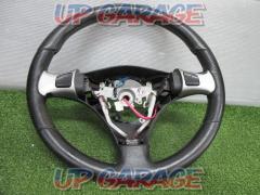 Daihatsu genuine (DAIHATSU)
Tanto custom genuine MOMO steering wheel