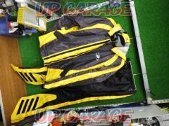 Seool's (Shields)
FSR-504
DRY-TEX rain suit
Top and bottom set
M size