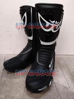 40 (equivalent to 25cm)
BERIK (Berwick)
Racing boots GP-X