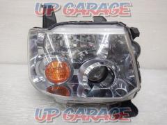 Only on the right side MITSUBISHI
Genuine HID headlights
STANLEY
P 8619
Toppo
H82A
Late version