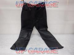 Liugoo
LETHERS
Punching mesh leather pants
Boots out
Size: 32