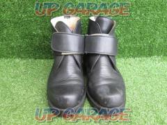 Buggy synthetic leather boots