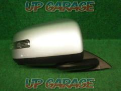 Right side Nissan genuine
Days Lukes / B21A
Genuine
With a camera
Door mirror
11P