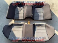 Nissan genuine ER34
Four-door
Genuine rear seat
(backrest
seat set)