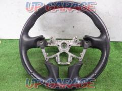 Nissan
Genuine leather steering wheel