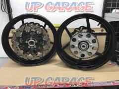 KAWASAKI genuine wheels
Set before and after
ZX6R(’07)
