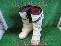 ◆TCXPRO
1.1
EVO
Terrain Boots
White-collar
Size: EU39 (equivalent to 24.5cm)