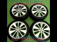 For now!TOYOTA genuine
200 Series Crown Early Genuine Aluminum Wheel + DUNLOP
LE
MANS