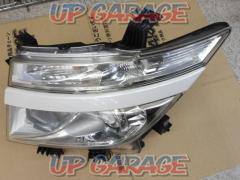 ◆Price reduced left side genuine Nissan headlight (KOITO100-23008)