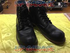 Buggy
Leather
Boots