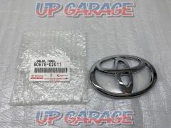 Toyota genuine
Silver emblem
