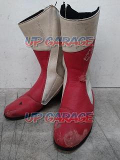 Size: 25.5cm
RALF
Racing boots