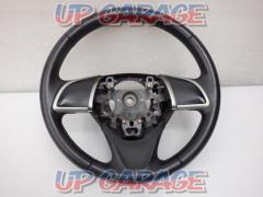 NISSAN
Genuine leather steering wheel
Days
B21W