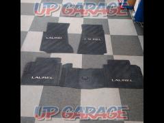 *2nd floor warehouse Laurel/C32NISSAN genuine
Rubber floor mats
We lowered the price!!