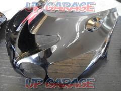 KAWASAKIZZR1400
Genuine upper cowl
■Used in ’06 model year