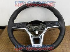 NISSAN
Genuine leather steering wheel