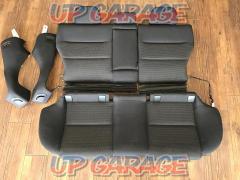 Subaru genuine
Legacy BP5 genuine
Rear seat set