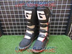 GAERNE off-road boots
CYPHE
J
BLACK
Size 27cm