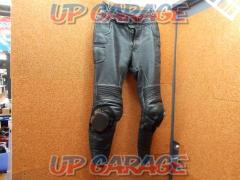 Size: I
B ’s leather
Riding Leather Pants