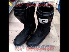 G-EVOLUTION
FIVE
Racing boots
Size: 27.5cm