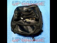 General-purpose/magnetic type ROUGH&ROAD
Compact tank bag, just the right size