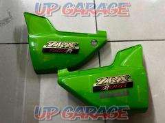2ZRX1200RKAWASAKI
Genuine
Side cover
Right and left