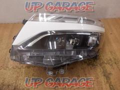 ● has been price cut ●
[Left side only] TOYOTA genuine
Headlight
