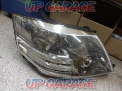 ● Reduced price driver's seat
RH side
Toyota genuine
HID headlights