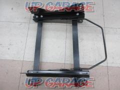 BRIDE
Side closure with adapter
Seat rail
NCP/KSP130
Vitz
For RH