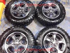 Jeep
Gladiator genuine aluminum wheels
+
BFGoodrich (BF Goodrich)
MUD
Terrain
T / A
