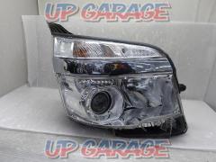 Toyota genuine
Voxy
70 system
Late version
Genuine
Headlight
Right only