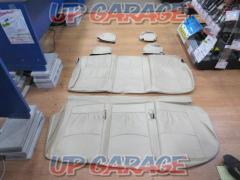 Manufacturer unknown 200 series Hiace van
Type 4
Seat Cover
(2nd row only)
