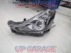 Prius α (left side only)
GR sports genuine
LED headlights
47-65