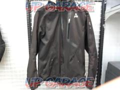 urbanismUNJ-056
Water repellent finish
Urban soft shell jacket
black
L
UNJ-056
