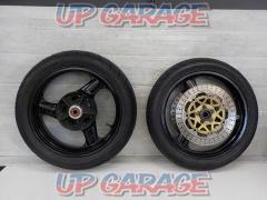 KAWASAKI genuine wheels
Set before and after
ZRX1100