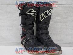 W2
BOOTS
Terrain Boots
Size: EU45 / US11
※ warranty