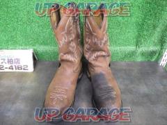 Tony
Lama western boots
TW1032L
US size: 6.5