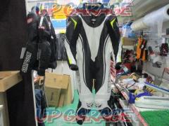 BERIK PACE-DEP2.0
Racing suits
Size: 58
(Black x White x Yellow)