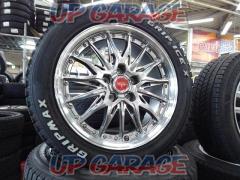 TOPY (Topy)
HYVAA
+ GRIPMAX
GRIP
X
205 / 50R17
White Letter