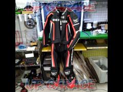 Size:XLWBERIK
Racing suits
separate 2 pieces
LS2-9668-BK
