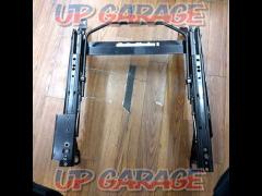 DRJ
Reclining seat rail
driving seat
Product number::00405022
