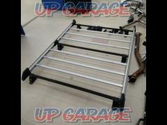 TOYOTA
Professional box
Genuine option roof carrier