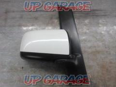 Nissan genuine
Door mirror
Right only
[Serena
Early C25