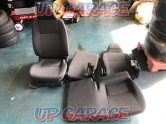 Price reduction Toyota genuine Hiace genuine seat
[Driver side]