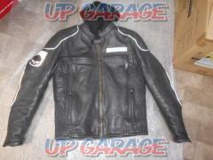 Harley
Davidson
Leather jacket with parka