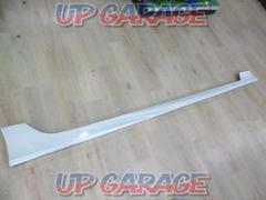 TRD (tea Earl Dee)
Prius
Side skirts
Right only