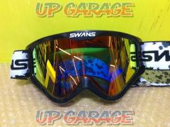 17SWANSMX-797-M
Glasses compatible dirt/motocross goggles mirror type
Black/flash orange mirror x gray